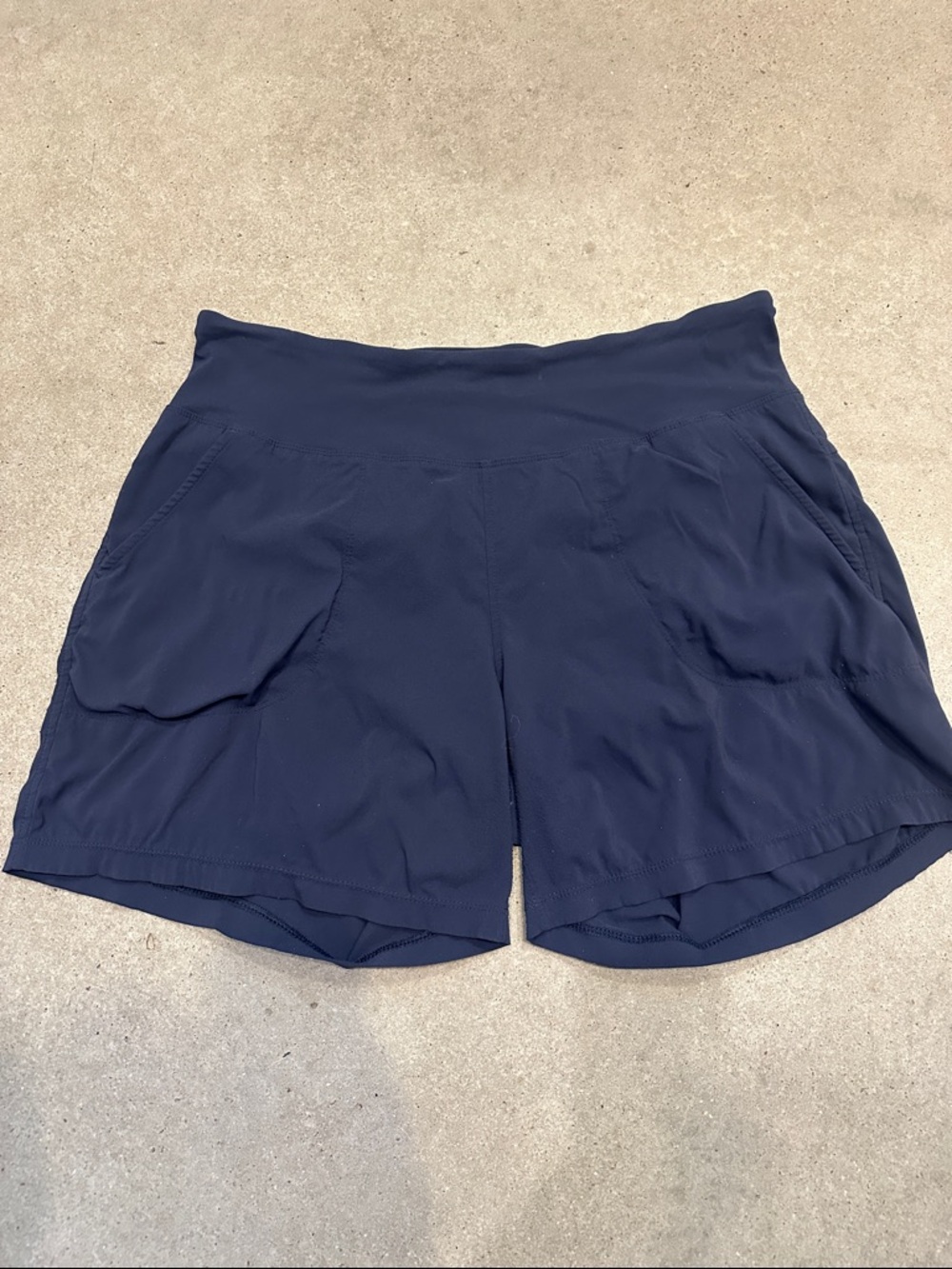 Women's Mountain Hardware Navy Performance Shorts with Wide Waistband size L